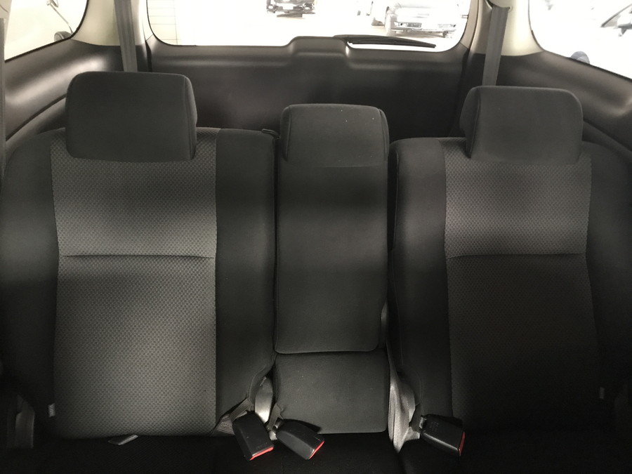 車の後部座席